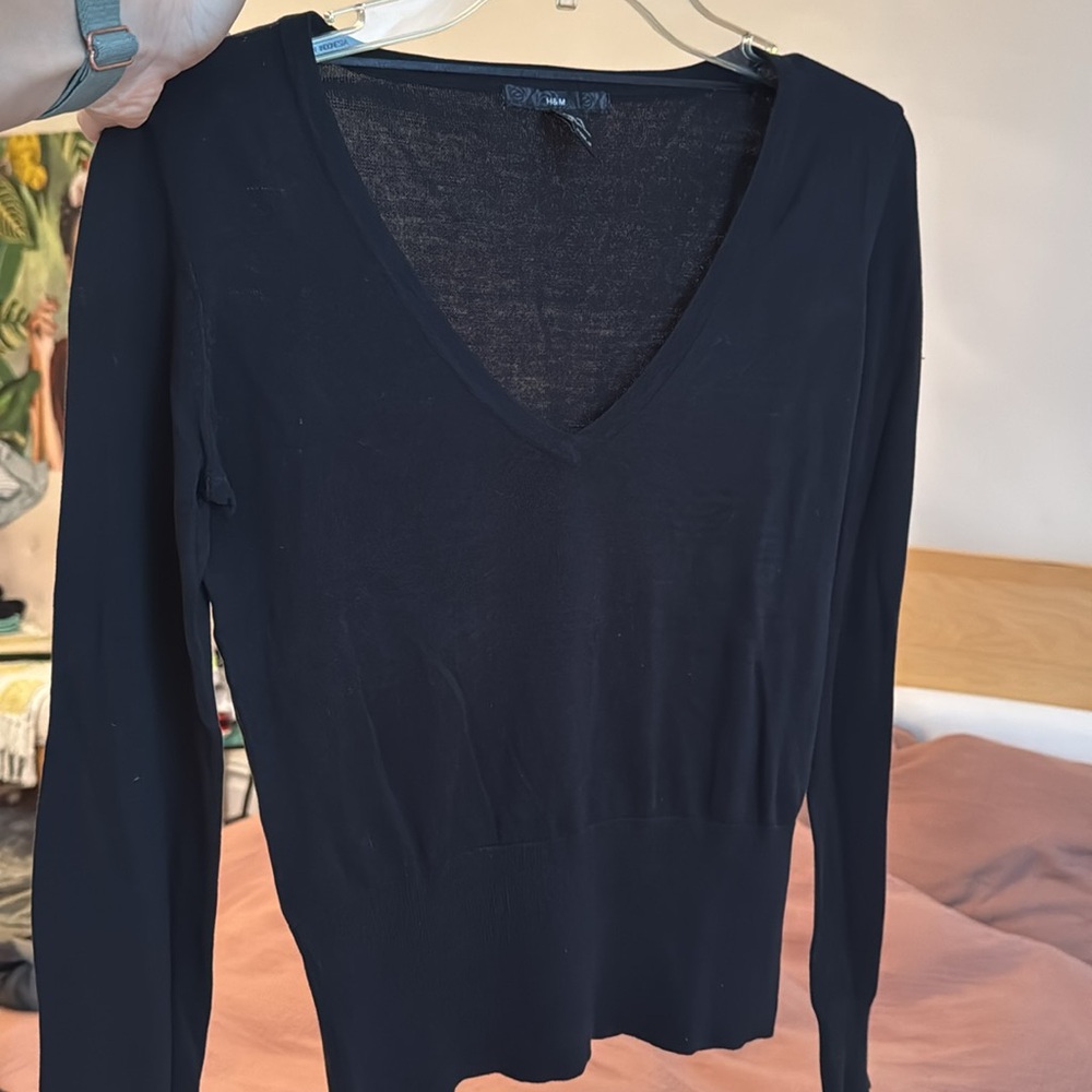 H&M - V-neck silk/cashmere black top - size 6